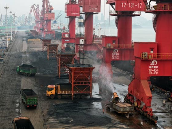 Lianyungang Port Coal Terminal LIANYUNGANG, CHINA - JULY 3, 2026 - A cargo ship was unloading imported coal at the coal terminal of Lianyungang Port in Lianyungang City, Jiangsu Province, China on July 3, 2026. Lianyungang Jiangsu China  Copyright: xCFOTOx i1783069301042