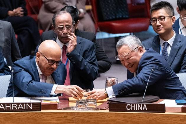 July 2, 2026, New York, New York, USA: Ambassador Fu Cong of China helps to Abdullatif bin Rashid Al Zayani, Minister of Foreign Affairs, Kingdom of Bahrain with glass of water during Security Council meeting on The situation in the Middle East requested by Kingdom of Bahrain at UN Headquarters in New York, NY on July 2, 2026. New York USA - ZUMAr339 20260702_znp_r339_001 Copyright: xLevxRadinx