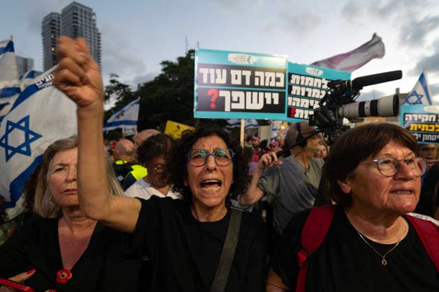 July 2, 2026, Tel Aviv, Israel: Protesters hold placards during an anti-government rally. A rally was held to mark 1,000 days since the October 7 massacre. Demonstrators protested against the Israeli government, accusing it of responsibility for the failures that led to the attack and calling for a state commission of inquiry, which they say the government opposes because its findings could implicate Prime Minister Benjamin Netanyahu. Tel Aviv Israel - ZUMAs197 20260702_aaa_s197_320 Copyright: xYaelxGuiskyxAbasx