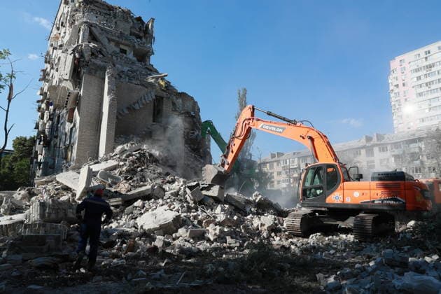 (260703) -- KIEV, July 3, 2026 -- This photo taken on July 2, 2026 shows a residential building damaged by a missile strike in Darnytskyi district, Kiev, Ukraine. At least 27 people were killed in a Russian attack on the Ukrainian capital on Thursday, Tymur Tkachenko, head of the Kiev City Military Administration, said. Damage was reported across all districts of the city, Kiev Mayor Vitali Klitschko wrote on Telegram, adding that the heaviest destruction occurred in the Darnytskyi district, where part of an apartment building collapsed. ) (SpotNews) UKRAINE-KIEV-MISSILE STRIKE-AFTERMATH LixDongxu 