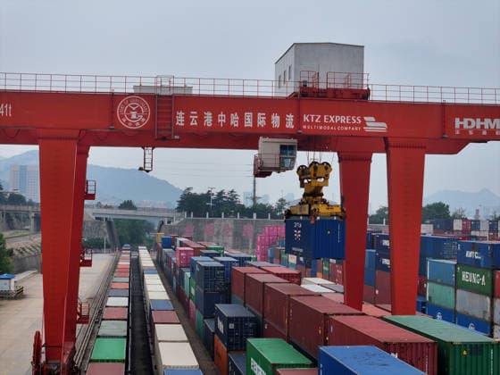 CHINA RAINWAY Express LIANYUNGANG, CHINA - JULY 3, 2026 - Large scale machinery is loading containers onto a CHINA RAILWAY Express train at the KTZ EXPRESS MULTIMODAL Company cooperative base in Lianyungang, Jiangsu Province, China on July 3, 2026. Lianyungang Jiangsu China  Copyright: xCFOTOx i1783078709040