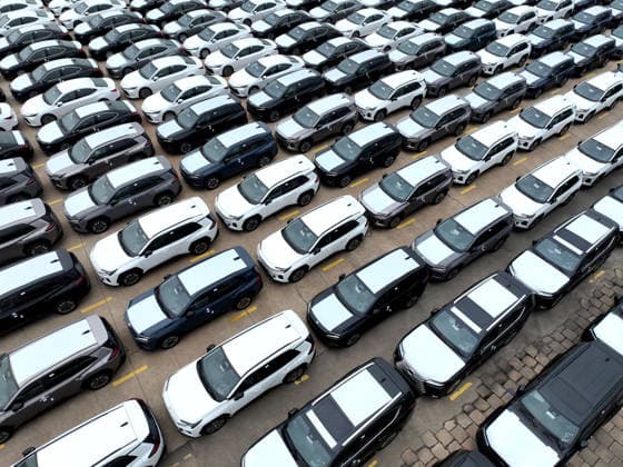 Vehicles Export LIANYUNGANG, CHINA - JULY 3, 2026 - Chinese-made automobiles are preparing to be loaded onto ships for export to foreign countries at the dock of Dongfang Port Company of Lianyungang Port in Jiangsu Province, Lianyungang City, Jiangsu Province on July 3, 2026. Lianyungang Jiangsu China  Copyright: xCFOTOx i1783078915916