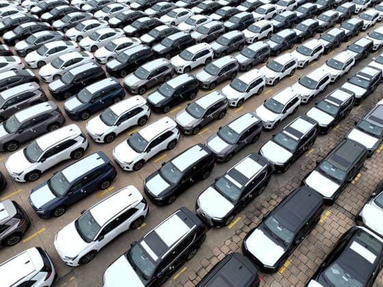LIANYUNGANG, CHINA - JULY 03: Aerial view of domestic vehicles waiting to be loaded onto a ro-ro ship for export at Lianyungang Port on July 3, 2026 in Lianyungang, Jiangsu Province of China.  Copyright: xVCGx 111651949596
