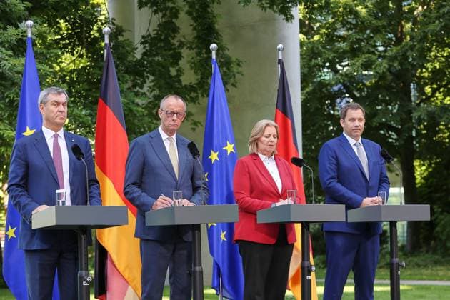 Berlin, Deutschland, 02.07.2026: Bundeskanzleramt: Pressekonferenz nach Koalitionsausschuss: L-R: Bayerns Ministerpräsident Markus Söder (CSU), Bundeskanzler Friedrich Merz (CDU), Bundesministerin für Arbeit und Soziales Bärbel Bas (SPD), Bundesminister der Finanzen Lars Klingbeil (SPD) *** Berlin, Germany, July 2, 2026 Federal Chancellery Press Conference Following the Coalition Committee Meeting: Markus Söder, Minister-President of Bavaria (CSU); Federal Chancellor Friedrich Merz (CDU); Federal Minister of Labor and Social Affairs Bärbel Bas (SPD); Federal Minister of Finance Lars Klingbeil (SPD) Copyright: xdtsxNachrichtenagenturx dts_126099