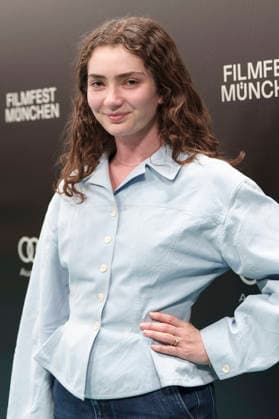 Emily Robinson bei der Premiere des Kinofilms Ugly Cry auf dem 43. Filmfest München 2026 in den City-Atelier Kinos. München, 02.07.2026 *** Emily Robinson at the premiere of the film *Ugly Cry* at the 43rd Munich Film Festival in 2026 at the City Atelier Cinemas in Munich, July 2, 2026 Foto:xN.xKolinzx xFuturexImagex cry_6704