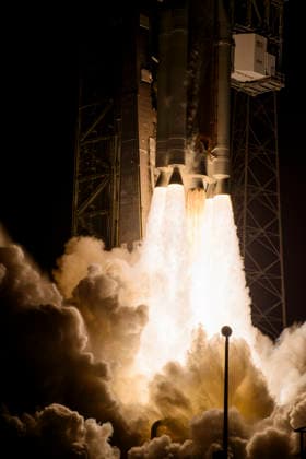 July 2, 2026, Cape Canaveral, Florida, USA: A United Launch Alliance (ULA) Atlas V rocket launches from Space Launch Complex-41 (SLC-41), Cape Canaveral Space Force Station, Florida, carrying 29 satellites for Amazon s Leo internet constellation. Cape Canaveral USA - ZUMAb268 20260702_znp_b268_009 Copyright: xJenniferxBriggsx