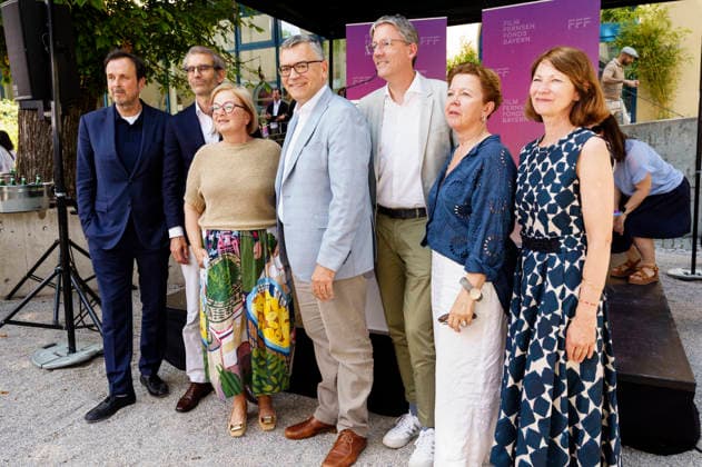 Björn Wilhelm, Dorothee Erpenstein und Florian Herrmann mit Gästen beim Empfang des FilmFernsehFonds Bayern auf dem 43. Filmfest München 2026 auf der Praterinsel. München, 02.07.2026 *** Björn Wilhelm, Dorothee Erpenstein, and Florian Herrmann with guests at the FilmFernsehFonds Bayern reception during the 43rd Munich Film Festival 2026 on Prater Island in Munich, July 2, 2026 Foto:xN.xKolinzx xFuturexImagex fff_6820