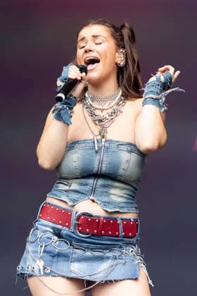 Tiffany Aris live beim Bochum Total Festival auf der WDR 1LIVE-Bühne. Bochum, 02.07.2026 *** Tiffany Aris live at the Bochum Total Festival on the WDR 1LIVE stage in Bochum, July 2, 2026 Foto:xxF.xZeisingx xFuturexImagex aris_6701