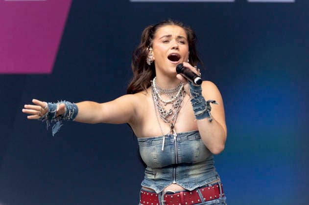 Tiffany Aris live beim Bochum Total Festival auf der WDR 1LIVE-Bühne. Bochum, 02.07.2026 *** Tiffany Aris live at the Bochum Total Festival on the WDR 1LIVE stage in Bochum, July 2, 2026 Foto:xxF.xZeisingx xFuturexImagex aris_6706