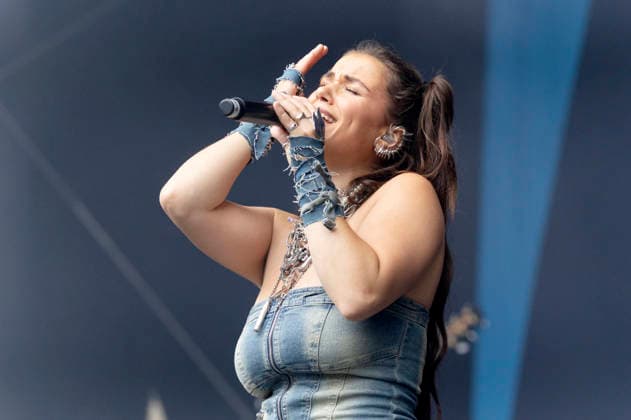 Tiffany Aris live beim Bochum Total Festival auf der WDR 1LIVE-Bühne. Bochum, 02.07.2026 *** Tiffany Aris live at the Bochum Total Festival on the WDR 1LIVE stage in Bochum, July 2, 2026 Foto:xxF.xZeisingx xFuturexImagex aris_6707