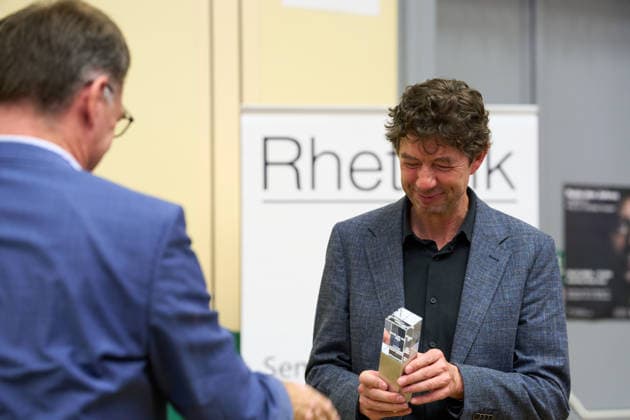 Tuebingen Christian Drosten erhaelt Auszeichnung Rede des Jahres 2025 der Universitaet Tübingen. Tuebingen 02.07.2026 Christian Drosten nimmt seinen Preis von Prof. Dr. Olaf Kramer entgegen. Tuebingen, 02.07.2026 *** Tübingen: Christian Drosten Receives the University of Tübingen’s Speech of the Year 2025 Award Tübingen, July 2, 2026: Christian Drosten accepts his award from Prof. Dr. Olaf Kramer Tübingen, July 2, 2026 Copyright: xEibner-Pressefoto ThomasxDingesx EP_TDS