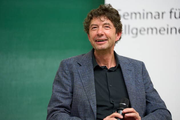 Tuebingen Christian Drosten erhaelt Auszeichnung Rede des Jahres 2025 der Universitaet Tübingen. Tuebingen 02.07.2026 Christian Drosten im Audimax, Neue Aula Tuebingen, 02.07.2026 *** Tübingen: Christian Drosten Receives the University of Tübingen’s Speech of the Year 2025 Award Tübingen, July 2, 2026 Christian Drosten in the Audimax, Neue Aula, Tübingen, July 2, 2026 Copyright: xEibner-Pressefoto ThomasxDingesx EP_TDS