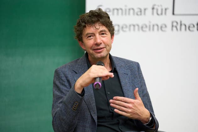 Tuebingen Christian Drosten erhaelt Auszeichnung Rede des Jahres 2025 der Universitaet Tübingen. Tuebingen 02.07.2026 Christian Drosten im Audimax, Neue Aula Tuebingen, 02.07.2026 *** Tübingen: Christian Drosten Receives the University of Tübingen’s Speech of the Year 2025 Award Tübingen, July 2, 2026 Christian Drosten in the Audimax, Neue Aula, Tübingen, July 2, 2026 Copyright: xEibner-Pressefoto ThomasxDingesx EP_TDS