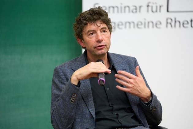Tuebingen Christian Drosten erhaelt Auszeichnung Rede des Jahres 2025 der Universitaet Tübingen. Tuebingen 02.07.2026 Christian Drosten im Audimax, Neue Aula Tuebingen, 02.07.2026 *** Tübingen: Christian Drosten Receives the University of Tübingen’s Speech of the Year 2025 Award Tübingen, July 2, 2026 Christian Drosten in the Audimax, Neue Aula, Tübingen, July 2, 2026 Copyright: xEibner-Pressefoto ThomasxDingesx EP_TDS