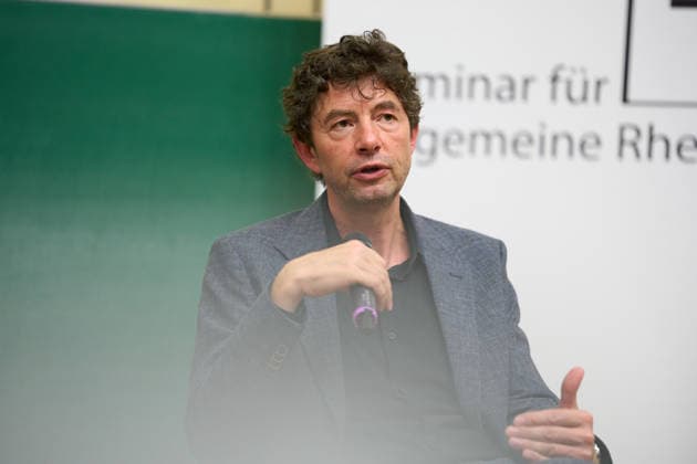 Tuebingen Christian Drosten erhaelt Auszeichnung Rede des Jahres 2025 der Universitaet Tübingen. Tuebingen 02.07.2026 Christian Drosten im Audimax, Neue Aula Tuebingen, 02.07.2026 *** Tübingen: Christian Drosten Receives the University of Tübingen’s Speech of the Year 2025 Award Tübingen, July 2, 2026 Christian Drosten in the Audimax, Neue Aula, Tübingen, July 2, 2026 Copyright: xEibner-Pressefoto ThomasxDingesx EP_TDS