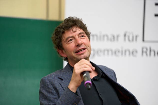 Tuebingen Christian Drosten erhaelt Auszeichnung Rede des Jahres 2025 der Universitaet Tübingen. Tuebingen 02.07.2026 Christian Drosten im Audimax, Neue Aula Tuebingen, 02.07.2026 *** Tübingen: Christian Drosten Receives the University of Tübingen’s Speech of the Year 2025 Award Tübingen, July 2, 2026 Christian Drosten in the Audimax, Neue Aula, Tübingen, July 2, 2026 Copyright: xEibner-Pressefoto ThomasxDingesx EP_TDS