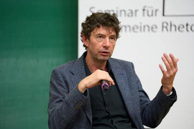 Tuebingen Christian Drosten erhaelt Auszeichnung Rede des Jahres 2025 der Universitaet Tübingen. Tuebingen 02.07.2026 Christian Drosten im Audimax, Neue Aula Tuebingen, 02.07.2026 *** Tübingen: Christian Drosten Receives the University of Tübingen’s Speech of the Year 2025 Award Tübingen, July 2, 2026 Christian Drosten in the Audimax, Neue Aula, Tübingen, July 2, 2026 Copyright: xEibner-Pressefoto ThomasxDingesx EP_TDS