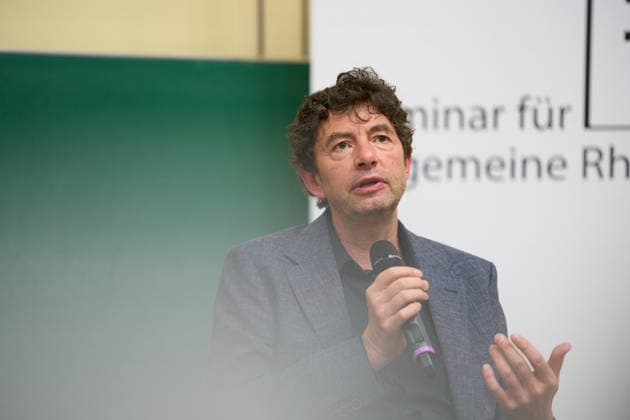 Tuebingen Christian Drosten erhaelt Auszeichnung Rede des Jahres 2025 der Universitaet Tübingen. Tuebingen 02.07.2026 Christian Drosten im Audimax, Neue Aula Tuebingen, 02.07.2026 *** Tübingen: Christian Drosten Receives the University of Tübingen’s Speech of the Year 2025 Award Tübingen, July 2, 2026 Christian Drosten in the Audimax, Neue Aula, Tübingen, July 2, 2026 Copyright: xEibner-Pressefoto ThomasxDingesx EP_TDS