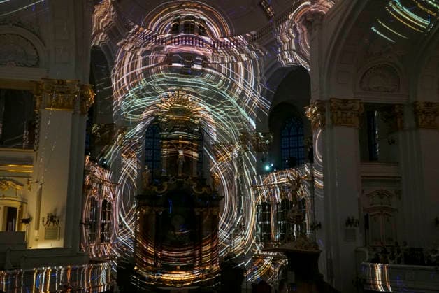 CNTV MICHEL- Innenansicht der Kirche LIcht Light Show Hamburg 02.07.2026 Die Hauptkirche St.Michaelis,dem Hamburger Michel erstrahlt fuer mehrere Monate in neuem Licht LUMINISCENCE Licht Show das einmalige 360Â° Illuminationserlebnis macht die Architektur des Michel hor und sichtbar und der Raumklang setzt die barocke Architektur bestens in Szene.Hauptkirche St. Michaelis Michel ist ein evangelischer Sakralbau in der Neustadt von Hamburg Hamburg Deutschland *** CNTV MICHEL Interior View of the Church Light Show Hamburg July 2, 2026 St. Michael’s Church, known as the Hamburg Michel, will shine in a new light for several months during the LUMINISCENCE Light Show—a unique 360° illumination experience highlights the architecture of the Michel