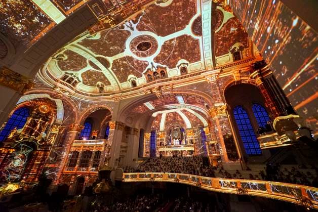 CNTV MICHEL- Innenansicht der Kirche LIcht Light Show Hamburg 02.07.2026 Die Hauptkirche St.Michaelis,dem Hamburger Michel erstrahlt fuer mehrere Monate in neuem Licht LUMINISCENCE Licht Show das einmalige 360Â° Illuminationserlebnis macht die Architektur des Michel hor und sichtbar und der Raumklang setzt die barocke Architektur bestens in Szene.Hauptkirche St. Michaelis Michel ist ein evangelischer Sakralbau in der Neustadt von Hamburg Hamburg Deutschland *** CNTV MICHEL Interior View of the Church Light Show Hamburg July 2, 2026 St. Michael’s Church, known as the Michel in Hamburg, will shine in a new light for several months during the LUMINISCENCE Light Show—a unique 360° illumination experience brings the architecture of the Miche