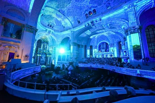 CNTV MICHEL- Innenansicht der Kirche LIcht Light Show Hamburg 02.07.2026 Die Hauptkirche St.Michaelis,dem Hamburger Michel erstrahlt fuer mehrere Monate in neuem Licht LUMINISCENCE Licht Show das einmalige 360Â° Illuminationserlebnis macht die Architektur des Michel hor und sichtbar und der Raumklang setzt die barocke Architektur bestens in Szene.Hauptkirche St. Michaelis Michel ist ein evangelischer Sakralbau in der Neustadt von Hamburg Hamburg Deutschland *** CNTV MICHEL Interior View of the Church Light Show Hamburg July 2, 2026 St. Michael’s Church, known as the Michel in Hamburg, will shine in a new light for several months during the LUMINISCENCE Light Show—a unique 360° illumination experience brings the architecture of the Miche