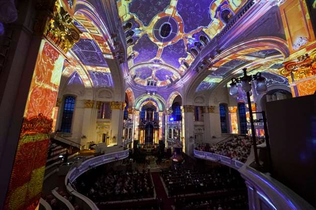CNTV MICHEL- Innenansicht der Kirche LIcht Light Show Hamburg 02.07.2026 Die Hauptkirche St.Michaelis,dem Hamburger Michel erstrahlt fuer mehrere Monate in neuem Licht LUMINISCENCE Licht Show das einmalige 360Â° Illuminationserlebnis macht die Architektur des Michel hor und sichtbar und der Raumklang setzt die barocke Architektur bestens in Szene.Hauptkirche St. Michaelis Michel ist ein evangelischer Sakralbau in der Neustadt von Hamburg Hamburg Deutschland *** CNTV MICHEL Interior View of the Church Light Show Hamburg July 2, 2026 St. Michael’s Church, known as the Michel in Hamburg, will shine in a new light for several months during the LUMINISCENCE Light Show—a unique 360° illumination experience brings the architecture of the Miche