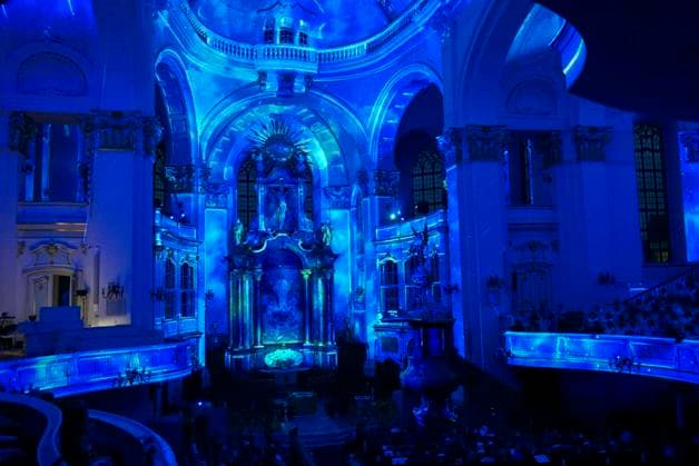 CNTV MICHEL- Innenansicht der Kirche LIcht Light Show Hamburg 02.07.2026 Die Hauptkirche St.Michaelis,dem Hamburger Michel erstrahlt fuer mehrere Monate in neuem Licht LUMINISCENCE Licht Show das einmalige 360Â° Illuminationserlebnis macht die Architektur des Michel hor und sichtbar und der Raumklang setzt die barocke Architektur bestens in Szene.Hauptkirche St. Michaelis Michel ist ein evangelischer Sakralbau in der Neustadt von Hamburg Hamburg Deutschland *** CNTV MICHEL Interior View of the Church Light Show Hamburg July 2, 2026 St. Michael’s Church, known as the Hamburg Michel, will shine in a new light for several months during the LUMINISCENCE Light Show—a unique 360° illumination experience brings the architecture of the Michel to