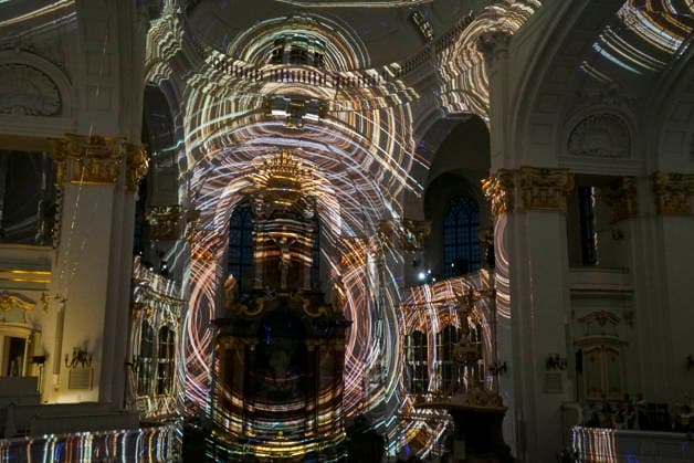 CNTV MICHEL- Innenansicht der Kirche LIcht Light Show Hamburg 02.07.2026 Die Hauptkirche St.Michaelis,dem Hamburger Michel erstrahlt fuer mehrere Monate in neuem Licht LUMINISCENCE Licht Show das einmalige 360Â° Illuminationserlebnis macht die Architektur des Michel hor und sichtbar und der Raumklang setzt die barocke Architektur bestens in Szene.Hauptkirche St. Michaelis Michel ist ein evangelischer Sakralbau in der Neustadt von Hamburg Hamburg Deutschland *** CNTV MICHEL Interior View of the Church Light Show Hamburg July 2, 2026 St. Michael’s Church, known as the Hamburg Michel, will shine in a new light for several months during the LUMINISCENCE Light Show—a unique 360° illumination experience brings the architecture of the Michel to