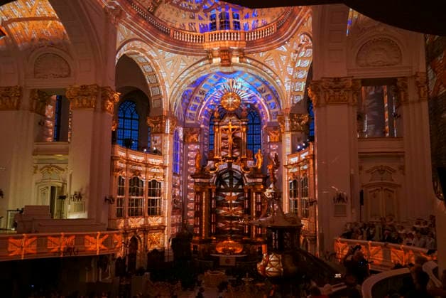 CNTV MICHEL- Innenansicht der Kirche LIcht Light Show Hamburg 02.07.2026 Die Hauptkirche St.Michaelis,dem Hamburger Michel erstrahlt fuer mehrere Monate in neuem Licht LUMINISCENCE Licht Show das einmalige 360Â° Illuminationserlebnis macht die Architektur des Michel hor und sichtbar und der Raumklang setzt die barocke Architektur bestens in Szene.Hauptkirche St. Michaelis Michel ist ein evangelischer Sakralbau in der Neustadt von Hamburg Hamburg Deutschland *** CNTV MICHEL Interior View of the Church Light Show Hamburg July 2, 2026 St. Michael’s Church, known as the Hamburg Michel, will shine in a new light for several months during the LUMINISCENCE Light Show—a unique 360° illumination experience brings the architecture of the Michel to