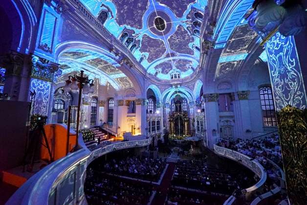 CNTV MICHEL- Innenansicht der Kirche LIcht Light Show Hamburg 02.07.2026 Die Hauptkirche St.Michaelis,dem Hamburger Michel erstrahlt fuer mehrere Monate in neuem Licht LUMINISCENCE Licht Show das einmalige 360Â° Illuminationserlebnis macht die Architektur des Michel hor und sichtbar und der Raumklang setzt die barocke Architektur bestens in Szene.Hauptkirche St. Michaelis Michel ist ein evangelischer Sakralbau in der Neustadt von Hamburg Hamburg Deutschland *** CNTV MICHEL Interior View of the Church Light Show Hamburg July 2, 2026 St. Michael’s Church, known as the Hamburg Michel, will shine in a new light for several months during the LUMINISCENCE Light Show—a unique 360° illumination experience brings the architecture of the Michel to