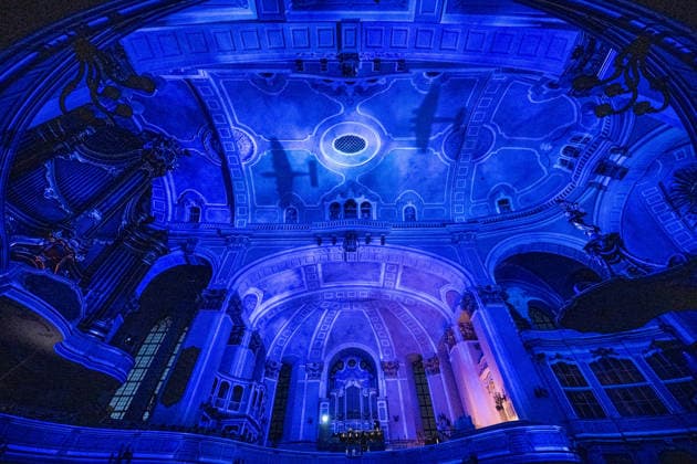 Luminiscence - die immersive Sound- und Lichtshow feiert Premiere in der Hauptkirche St. Michaelis am 2.7.2026, die barocke Architektur im Michel wird in der Nacht durch Licht und Musik in einen atemberaubenden Raum verwandelt, Ben Becker ist der Erzähler, der die Zuschauer mitnimmt auf eine Reise durch die wechselvolle Geschichte des Michels. Die Show soll viermal in der Woche bis September zu sehen sein *** Luminiscence, the immersive sound and light show, will premiere at St. Michael’s Main Church on July 2, 2026. At night, the baroque architecture of St. Michael’s will be transformed into a breathtaking space through light and music, Ben Becker is the narrator who takes the audience on a journey through the eventful history of St.