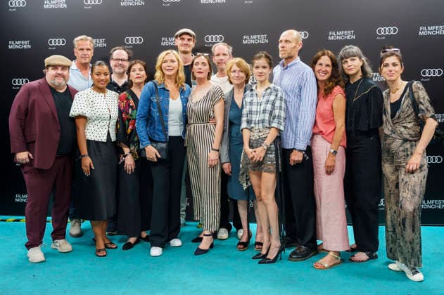 Thomas Mraz, Victoria Mayer, Lea Drinda, Pauline Roenneberg, Corinna Harfouch und Niels Bormann mit Cast und Team bei der Premiere des Kinofilms Kalter Hund auf dem 43. Filmfest München 2026 in den City-Atelier Kinos. München, 02.07.2026 *** Thomas Mraz, Victoria Mayer, Lea Drinda, Pauline Roenneberg, Corinna Harfouch, and Niels Bormann with the cast and crew at the premiere of the feature film *Kalter Hund* at the 43rd Munich Film Festival 2026 at the City Atelier Cinemas in Munich, July 2, 2026 Foto:xN.xKolinzx xFuturexImagex hund_6705