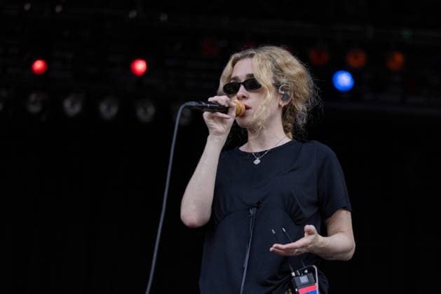 July 2, 2026, Milwaukee, Wisconsin, U.S: Musician BLONDSHELL (SABRINA MAE TEITELBAUM) during the Summerfest Music Festival in Milwaukee, Wisconsin Milwaukee U.S  - ZUMAs135 20260702_zap_s135_031 Copyright: xDanielxDeSloverx
