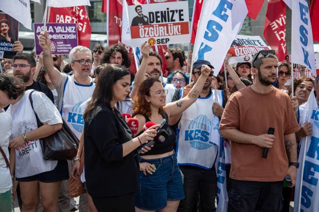July 3, 2026, Istanbul, Istanbul, Turkey: Stand-up comedian Deniz Goktas was brought to the Istanbul Courthouse in Caglayan after being detained over his stand-up show published on YouTube. Political parties, labor unions, civil society organizations, fellow artists and supporters gathered outside the courthouse and held a press statement calling for his release and defending freedom of expression. Istanbul Turkey  - ZUMAt171 20260703_zip_t171_006 Copyright: xAbdullahxTepelix