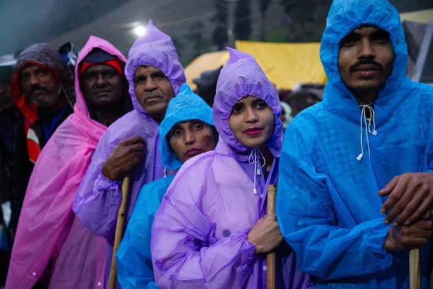 Annual Hindu Pilgrimage Amarnath Yatra begins in Baltal Sonamarg, India - 03 Jul 2026 Hindu devotees wait in a queue as they make their way along a mountain path during the annual Amarnath pilgrimage to the cave shrine in Baltal, some 100 km (62 miles) east of Srinagar. Thousands of Hindu pilgrims braving sub-zero temperatures begin the annual Amarnath Yatra trekking across glaciers, steep mountain trails and high altitude terrain to reach the sacred Amarnath cave shrine in the Himalayas of Indian-administered Kashmir. The cave houses a naturally formed ice stalagmite revered by devotees as a symbol of Lord Shiva, one of Hinduism s principal deities. The pilgrimage, which runs from July 3 to August 28 is expected to draw thousands of devote Copyright: xFaisalxBashirx xSOPAxImagesx 26AmarnathPilgrimage2026