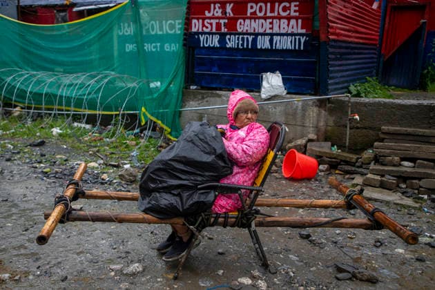 Annual Hindu Pilgrimage Amarnath Yatra begins in Baltal Sonamarg, India - 03 Jul 2026 A Hindu pilgrim seen in a palanquin before being carried by Kashmiri Muslim palanquin bearers during the annual Amarnath pilgrimage to the cave shrine in Baltal some 100 km (62 miles) east of Srinagar. Thousands of Hindu pilgrims braving sub-zero temperatures begin the annual Amarnath Yatra trekking across glaciers, steep mountain trails and high altitude terrain to reach the sacred Amarnath cave shrine in the Himalayas of Indian-administered Kashmir. The cave houses a naturally formed ice stalagmite revered by devotees as a symbol of Lord Shiva, one of Hinduism s principal deities. The pilgrimage, which runs from July 3 to August 28 is expected to draw th Copyright: xFaisalxBashirx xSOPAxImagesx 2AmarnathPilgrimage2026