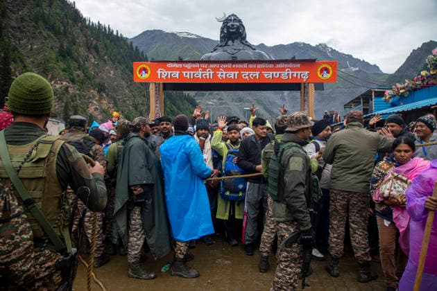 Annual Hindu Pilgrimage Amarnath Yatra begins in Baltal Sonamarg, India - 03 Jul 2026 Indian paramilitary personnel allow Hindu pilgrims to proceed along the route to the Amarnath cave shrine during the annual Amarnath pilgrimage at the Baltal base camp some 100 km (62 miles) east of Srinagar. Thousands of Hindu pilgrims braving sub-zero temperatures begin the annual Amarnath Yatra trekking across glaciers, steep mountain trails and high altitude terrain to reach the sacred Amarnath cave shrine in the Himalayas of Indian-administered Kashmir. The cave houses a naturally formed ice stalagmite revered by devotees as a symbol of Lord Shiva, one of Hinduism s principal deities. The pilgrimage, which runs from July 3 to August 28 is expected to Copyright: xFaisalxBashirx xSOPAxImagesx 4AmarnathPilgrimage2026