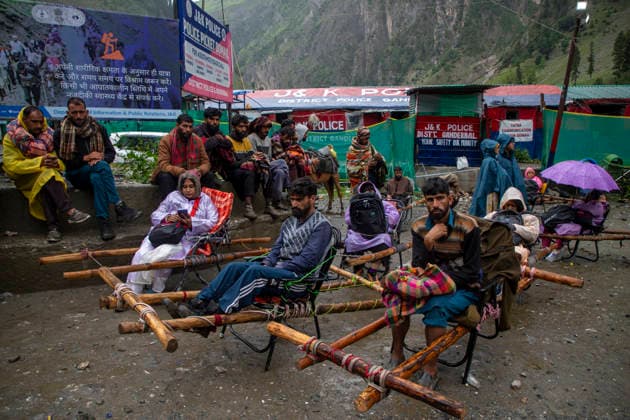 Annual Hindu Pilgrimage Amarnath Yatra begins in Baltal Sonamarg, India - 03 Jul 2026 Hindu pilgrims seen waiting in palanquins before being carried by Kashmiri Muslim palanquin bearers during the annual Amarnath pilgrimage to the cave shrine in Baltal some 100 km (62 miles) east of Srinagar. Thousands of Hindu pilgrims braving sub-zero temperatures begin the annual Amarnath Yatra trekking across glaciers, steep mountain trails and high altitude terrain to reach the sacred Amarnath cave shrine in the Himalayas of Indian-administered Kashmir. The cave houses a naturally formed ice stalagmite revered by devotees as a symbol of Lord Shiva, one of Hinduism s principal deities. The pilgrimage, which runs from July 3 to August 28 is expected to d Copyright: xFaisalxBashirx xSOPAxImagesx 5AmarnathPilgrimage2026