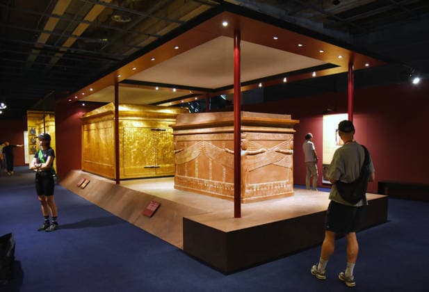 Toutankhamon Reconstruction Spectacular At Porte du Versailles - Paris Toutankhamon, Reconstition spectacular his tomb and his treasures of Pharaon at Porte du Versailles in Paris, France on July 2, 2026. Photo by Alain Apaydin ABACAPRESS.COM Paris Ile-de-France France  Copyright: xApaydinxAlain ABACAx