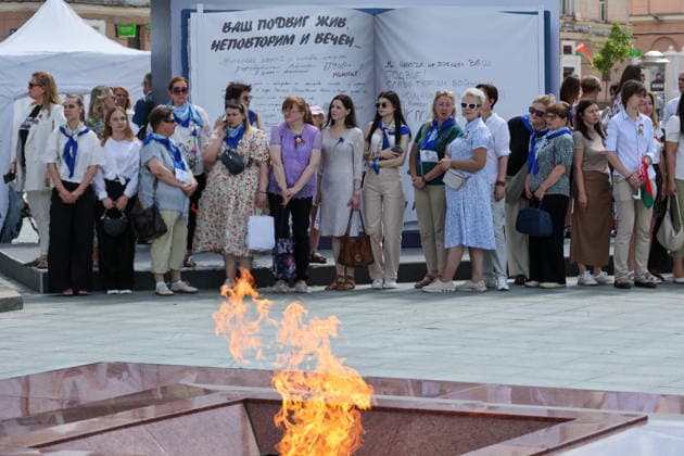 BELARUS, MINSK - JULY 3, 2026: An eternal flame burns during a ceremony to lay flowers at the Victory Monument on Independence Day. Maxim Malinovsky TASS  94607511