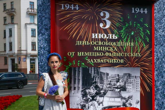 BELARUS, MINSK - JULY 3, 2026: A woman poses during a ceremony to lay flowers at the Victory Monument on Independence Day Minsk Belarus  - ZUMAt113 20260703_zaa_t113_089 Copyright: xMaximxMalinovskyx