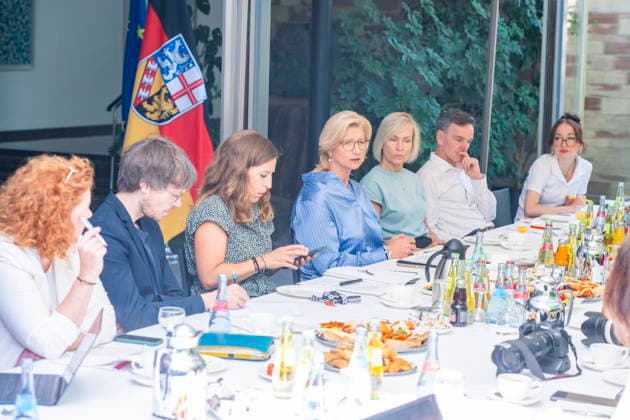 Zum Sommergespräch trifft sich Saarlands Ministerpräsidentiun Anke Rehlinger (SPD) in Saarbrücken am Freitag (3.7.2026) im Atrium der Staatskanzlei. *** Saarland s Minister President Anke Rehlinger (SPD) will meet in Saarbrücken on Friday, July 3, 2026, in the atrium of the State Chancellery for the Summer Forum. bub