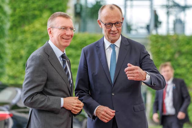 Pressebegegnung des BK mit den Staats- und Regierungschefs der drei baltischen Staaten im Bundeskanzleramt in Berlin am 03.07.2026. Bundeskanzler Friedrich Merz (CDU) begruesst Präsident von Lettland Edgars Rinkevics. Berlin Berlin Deutschland Kanzleramt *** Press conference held by the Federal Chancellor with the heads of state and government of the three Baltic states at the Federal Chancellery in Berlin on July 3, 2026. Federal Chancellor Friedrich Merz (CDU) welcomes Latvian President Edgars Rinkevics. Berlin, Germany, Federal Chancellery