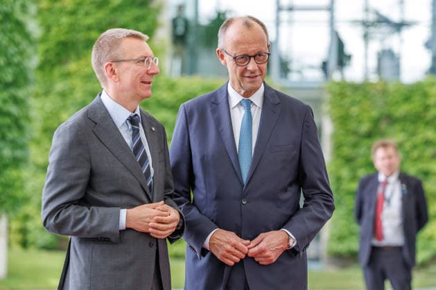 Pressebegegnung des BK mit den Staats- und Regierungschefs der drei baltischen Staaten im Bundeskanzleramt in Berlin am 03.07.2026. Bundeskanzler Friedrich Merz (CDU) begruesst Präsident von Lettland Edgars Rinkevics. Berlin Berlin Deutschland Kanzleramt *** Press conference held by the Federal Chancellor with the heads of state and government of the three Baltic states at the Federal Chancellery in Berlin on July 3, 2026. Federal Chancellor Friedrich Merz (CDU) welcomes Latvian President Edgars Rinkevics. Berlin, Germany, Federal Chancellery