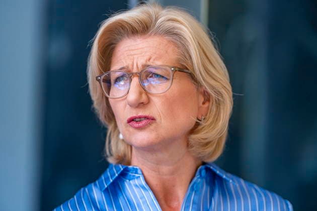 Zum Sommergespräch trifft sich Saarlands Ministerpräsidentiun Anke Rehlinger (SPD) in Saarbrücken am Freitag (3.7.2026) im Atrium der Staatskanzlei. *** Saarland s Minister President Anke Rehlinger (SPD) will meet in Saarbrücken on Friday, July 3, 2026, in the atrium of the State Chancellery for the Summer Forum. bub