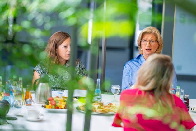Zum Sommergespräch trifft sich Saarlands Ministerpräsidentiun Anke Rehlinger (SPD) in Saarbrücken am Freitag (3.7.2026) im Atrium der Staatskanzlei. *** Saarland s Minister-President Anke Rehlinger (SPD) will meet for the Summer Talk in Saarbrücken on Friday, July 3, 2026, in the atrium of the State Chancellery. bub