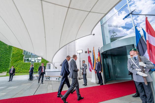 Edgars RinkÄ viÄs + Friedrich Merz - B3+1-Format im Bundeskanzleramt EUR, Deutschland, Berlin, 12.05.2026: Edgars RinkÄ viÄs + Friedrich Merz - B3+1-Format im Bundeskanzleramt. Bundeskanzler Friedrich Merz (CDU) empfängt die Staats- und Regierungschefs der drei baltischen Staaten Lettland, mit Staatspräsident Edgars RinkÄ viÄs, Estland, mit Ministerpräsident Kristen Michal, und Litauen, mit Staatspräsident Gitanas NausÄ—da, zu einem Treffen im sog. B3+1-Format im Bundeskanzleramt. Gesprächsthemen sind: NATO-Gipfel in Ankara, sicherheits- und verteidigungspolitische Themen sowie die weitere Unterstützung der Ukraine. *** Edgars Rinkevics and Friedrich Merz, B3 1 format, at the Federal Chancellery, EUR, Germany, Berlin, May 12, 2026