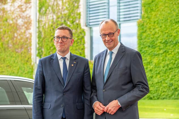 Edgars RinkÄ viÄs + Friedrich Merz - B3+1-Format im Bundeskanzleramt EUR, Deutschland, Berlin, 12.05.2026: Edgars RinkÄ viÄs + Friedrich Merz - B3+1-Format im Bundeskanzleramt. Bundeskanzler Friedrich Merz (CDU) empfängt die Staats- und Regierungschefs der drei baltischen Staaten Lettland, mit Staatspräsident Edgars RinkÄ viÄs, Estland, mit Ministerpräsident Kristen Michal, und Litauen, mit Staatspräsident Gitanas NausÄ—da, zu einem Treffen im sog. B3+1-Format im Bundeskanzleramt. Gesprächsthemen sind: NATO-Gipfel in Ankara, sicherheits- und verteidigungspolitische Themen sowie die weitere Unterstützung der Ukraine. *** Edgars Rinkevics and Friedrich Merz, B3 1 format, at the Federal Chancellery, EUR, Germany, Berlin, May 12, 2026
