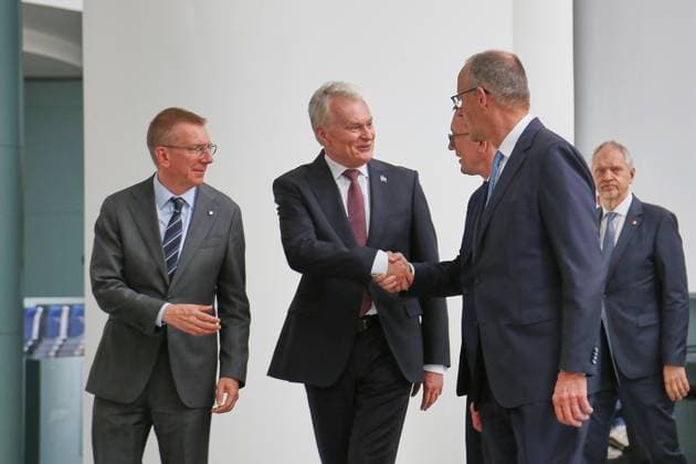 Berlin, Deutschland, 03.07.2026: Bundeskanzleramt: Empfang der Staats- und Regierungschefs der drei baltischen Länder Lettland, Estland und Litauen: Lettlands Präsident Edgars Rinkevics, Litauens Staatspräsident Gitanas Nauseda, Estlands Ministerpräsident Kristen Michal, Bundeskanzler Friedrich Merz (CDU) *** Berlin, Germany, July 3, 2026, Federal Chancellery: Reception for the heads of state and government of the three Baltic countries—Latvia, Estonia, and Lithuania—Latvian President Edgars Rinkevics, Lithuanian President Gitanas Nauseda, Estonian Prime Minister Kristen Michal, and Federal Chancellor Friedrich Merz (CDU) Copyright: xdtsxNachrichtenagenturx dts_126165