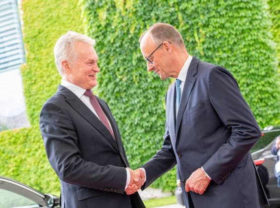 Gitanas NausÄ—da + Friedrich Merz - B3+1-Format im Bundeskanzleramt EUR, Deutschland, Berlin, 12.05.2026: Gitanas NausÄ—da + Friedrich Merz - B3+1-Format im Bundeskanzleramt. Bundeskanzler Friedrich Merz (CDU) empfängt die Staats- und Regierungschefs der drei baltischen Staaten Lettland, mit Staatspräsident Edgars RinkÄ viÄs, Estland, mit Ministerpräsident Kristen Michal, und Litauen, mit Staatspräsident Gitanas NausÄ—da, zu einem Treffen im sog. B3+1-Format im Bundeskanzleramt. Gesprächsthemen sind: NATO-Gipfel in Ankara, sicherheits- und verteidigungspolitische Themen sowie die weitere Unterstützung der Ukraine. *** Gitanas Nauseda and Friedrich Merz, B3 1 Format, at the Federal Chancellery, EUR, Germany, Berlin, May 12, 2026 Git